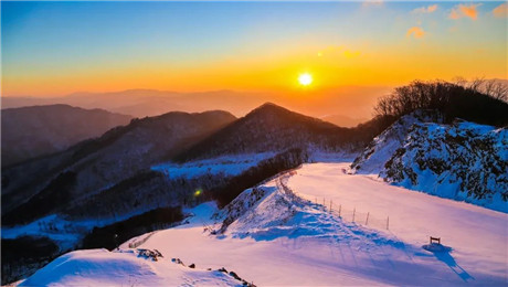 智慧雪场新纪元：小泥人票务系统携手HiMiMi滑雪场打造一站式解决方案